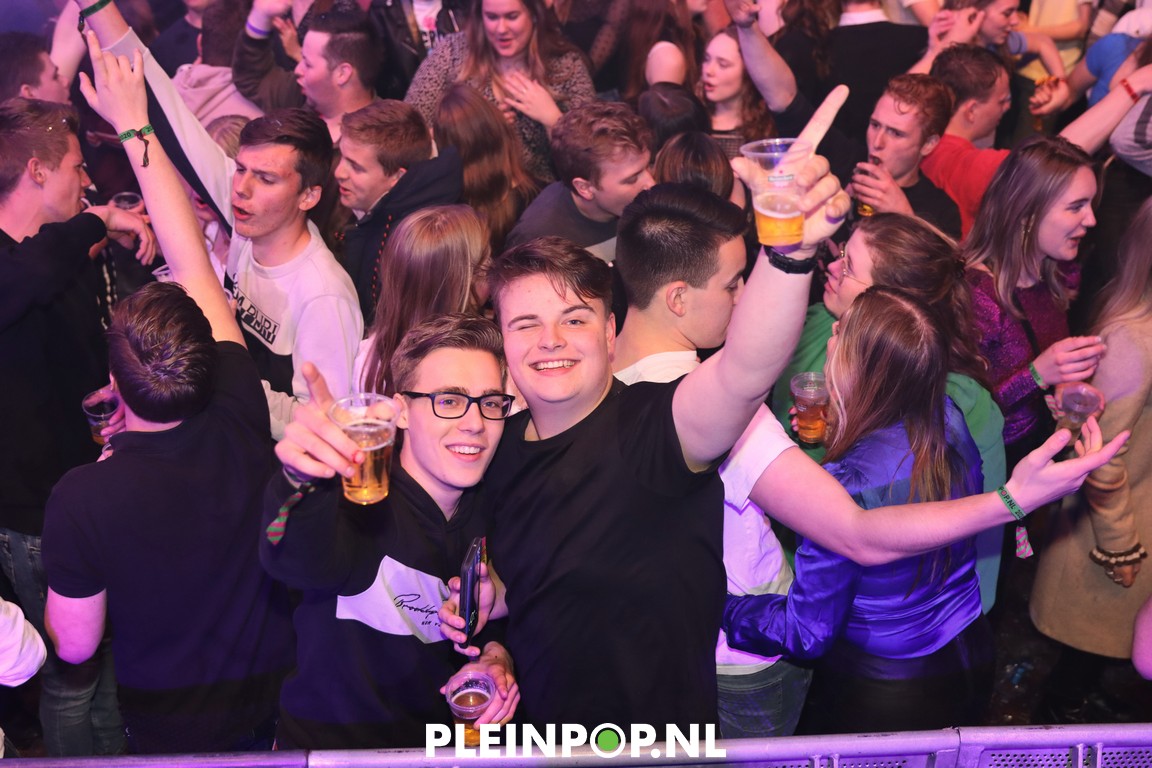 V R I J D A G     (123)